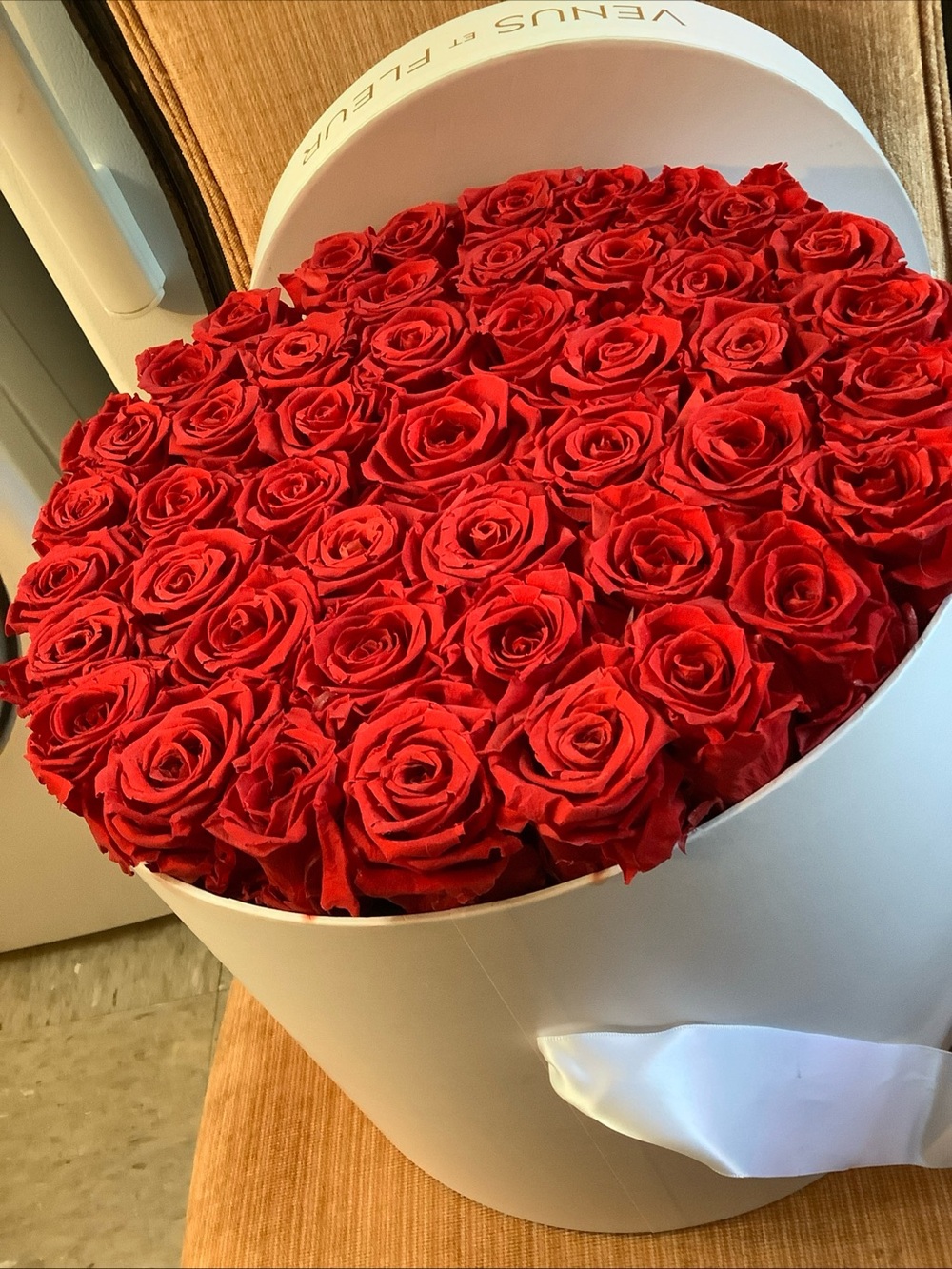 Venus Et Fleur Large Round White Box 46 Red Eternity Preserved Roses Luxury - Picture 12 of 13